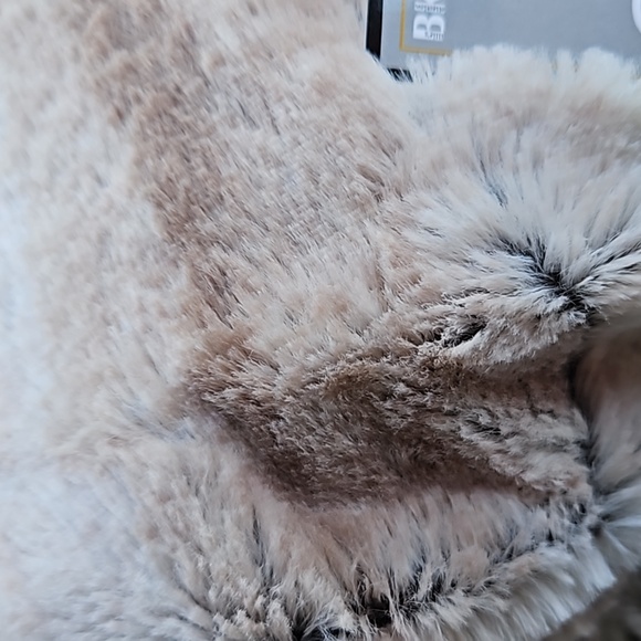 NWT Luxury Faux Sherpa Blanket - Picture 2 of 2